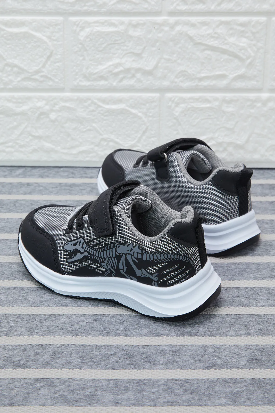 Black Dinosaur Mesh Trainer